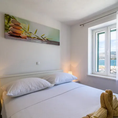 Porat Apartment *